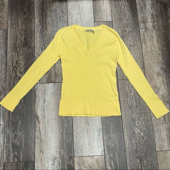 Tex by Max Azria Yellow Ribbed Long Sleeve V-neck Sweater Size Large - Picture 1 of 8
